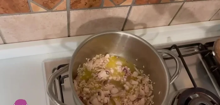 Sfumare con il vino bianco.