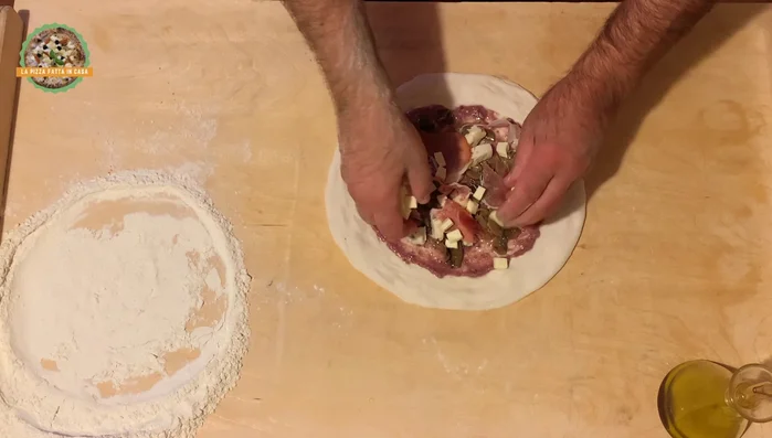 Completare con la mozzarella fiordilatte a cubetti.