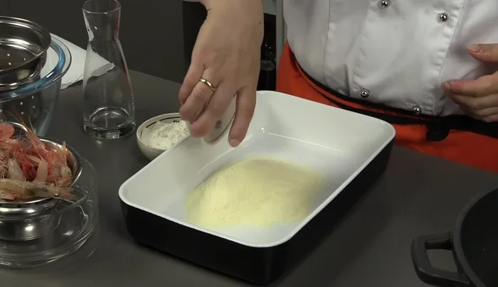 Scaldate l'olio a 180°C. Friggere in piccole porzioni per evitare di abbassare la temperatura dell'olio.