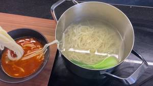 Dan Dan Mian: Spaghetti Cinesi Piccanti - Ricetta Facile