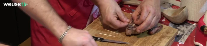 Chiudere i colombacci con uno stecchino.