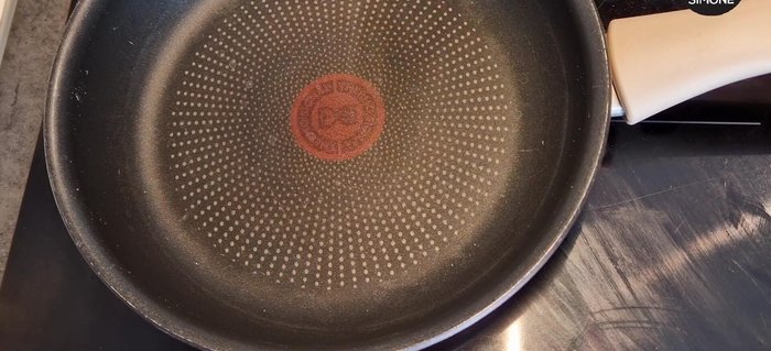 Scaldare l'olio in una padella.