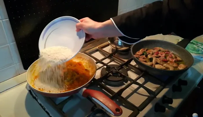 Sfumare con il brodo e continuare la cottura del riso fino a quando non sarà cotto al dente (circa 18-20 minuti). [637.29]