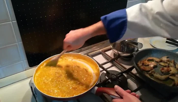 Aggiungere le pepite di gorgonzola (cubetti di gorgonzola infarinati e rosolati). [878.32]