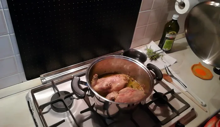 Sfumare con il vino bianco.
