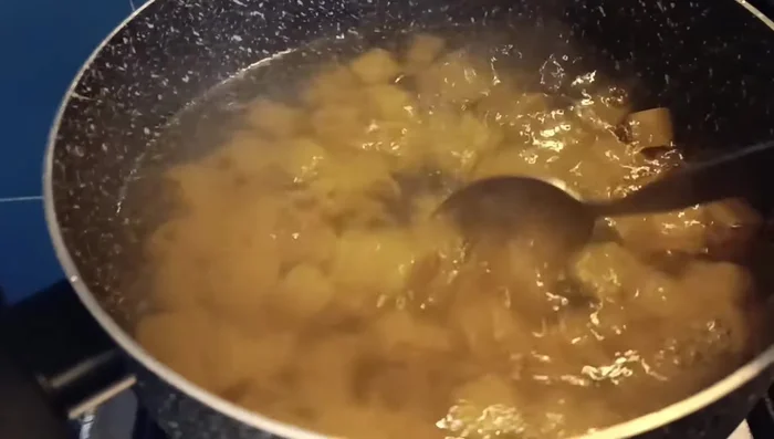 Cuocere la pasta per 10-11 minuti (al dente).