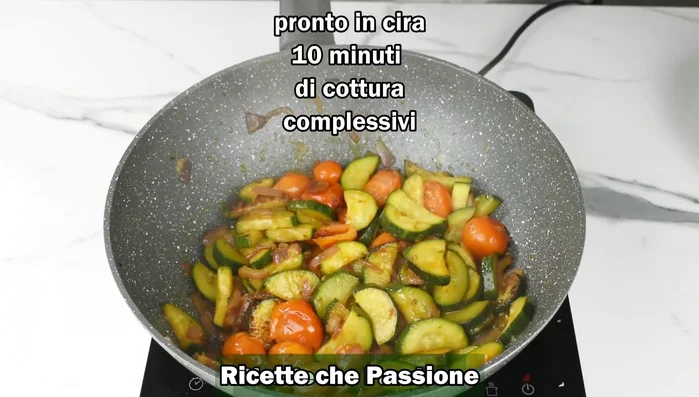 Cuocere le zucchine per circa 10 minuti.