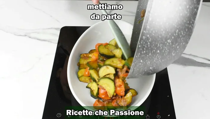 Mettere le zucchine da parte.