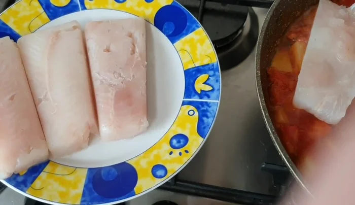 Aggiungere i filetti di merluzzo.