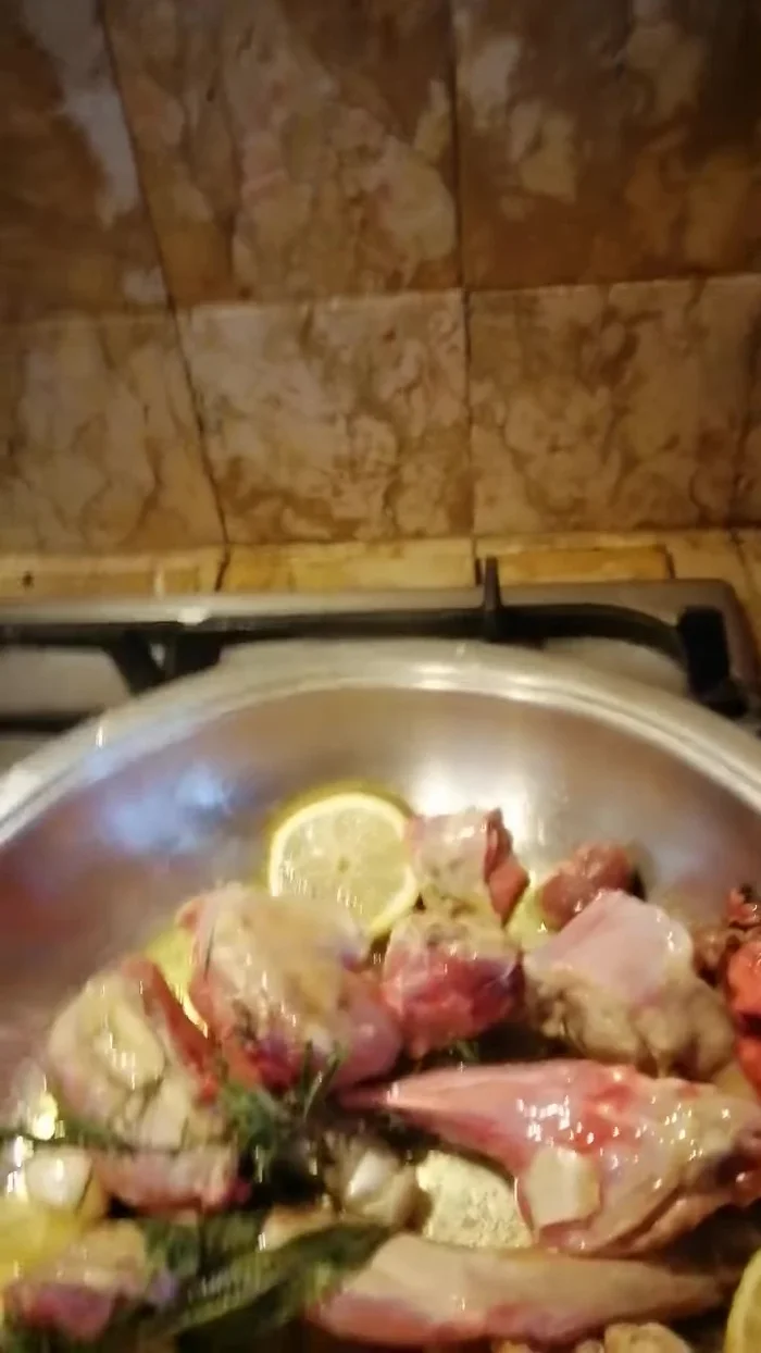 Aggiungere un po' di spumante per sfumare.