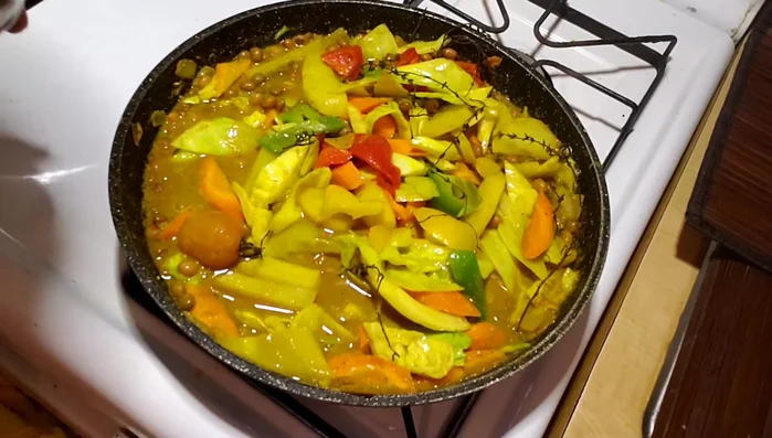 Aggiungere i cipollotti (per ultimi, per mantenere il colore).