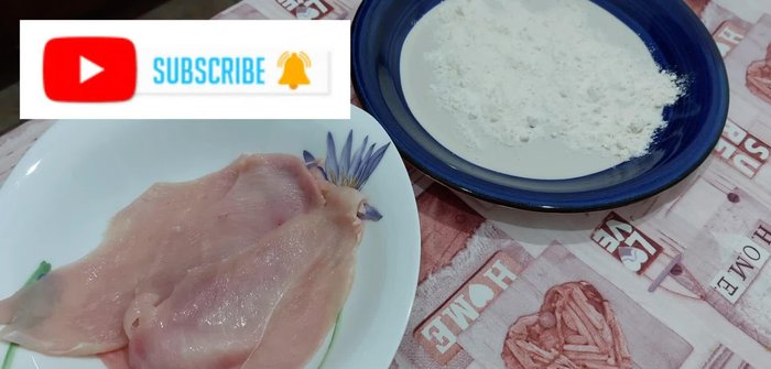 Preparare il petto di pollo e la farina.