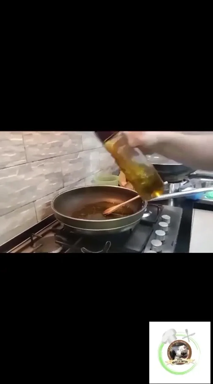 Infarinare gli straccetti di vitello.