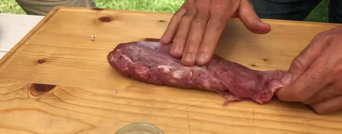 Rosolare il filetto sulla griglia calda, creando una bella crosticina. (39.51, 59.67, 78.479, 80.49)