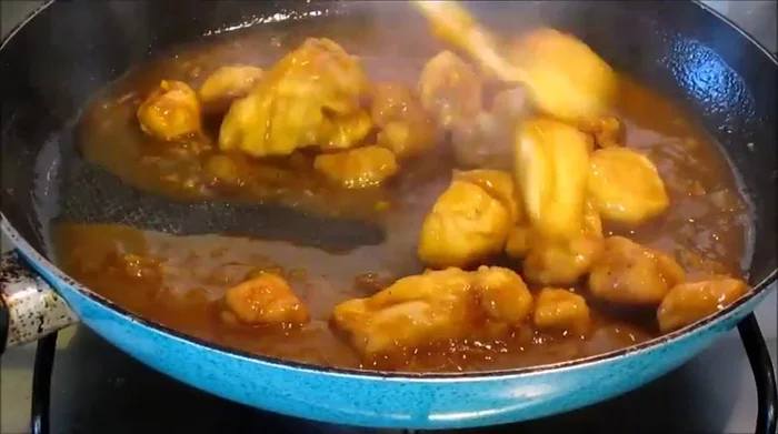 Aggiungere la scorza di arancia a fine cottura. [213.31]