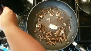 Petto di Pollo Cremoso ai Funghi: Ricetta Veloce e Facile