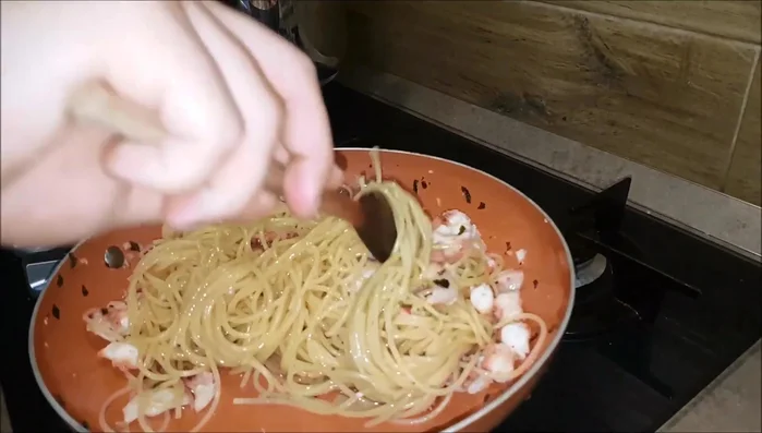 Mescolare bene e servire.