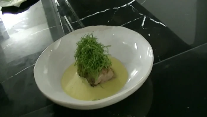 Una volta cotte, adagiare le animelle su un letto di insalata (solo se gradita).