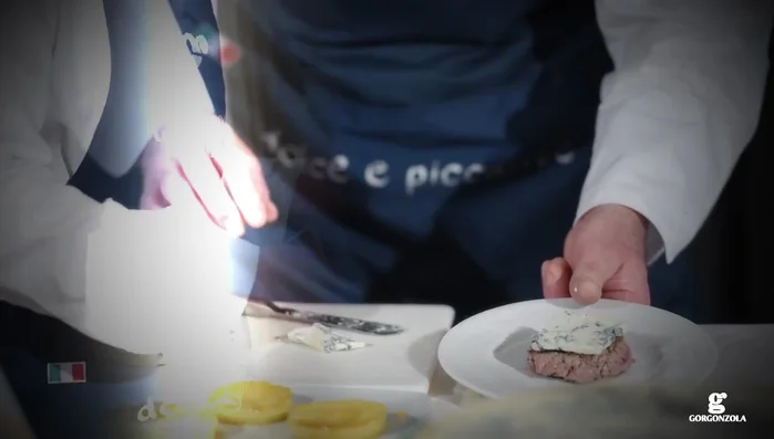 Passiamo il tutto in forno caldo per fondere il gorgonzola.