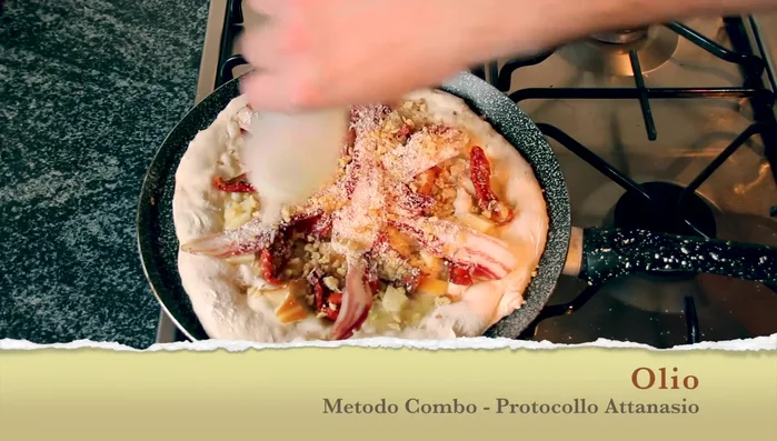 Condire con olio, basilico e pepe (facoltativo).