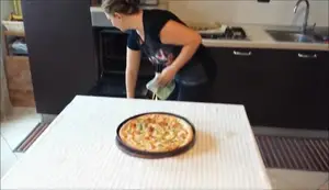 Pizza Bacon e Gamberetti: Ricetta Facile e Veloce