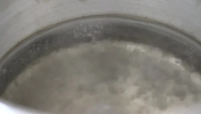 Cuocere la pasta in acqua bollente salata (193.29).