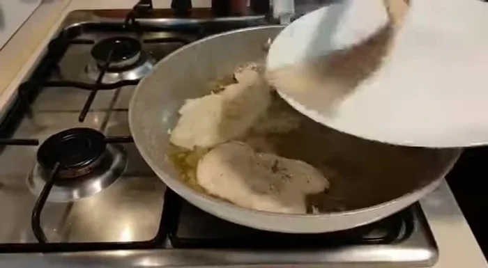Mettere i filetti cotti da parte. (141.69)