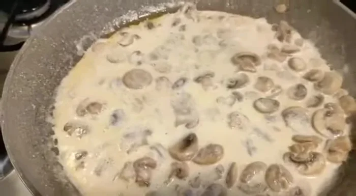Aggiungere poca acqua, sale e continuare la cottura. (232.86)