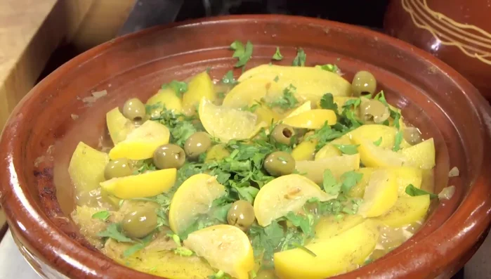 Aggiungere le olive.