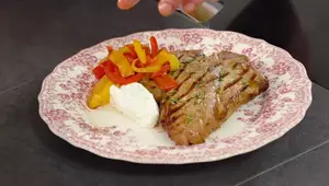 Nodini di Vitello Grigliati con Peperoni: Ricetta Facile e Veloce