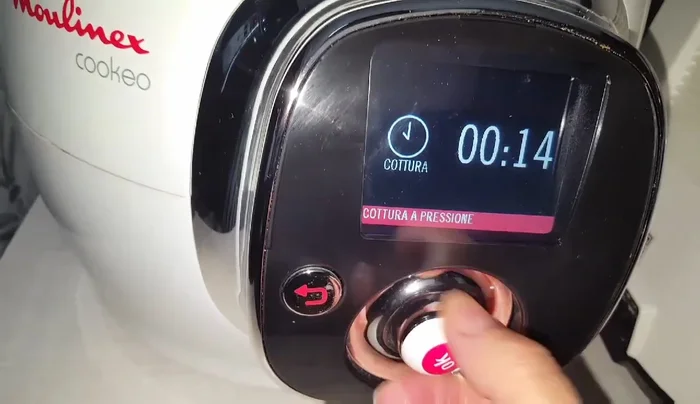 Impostare la cottura a pressione per 25 minuti.