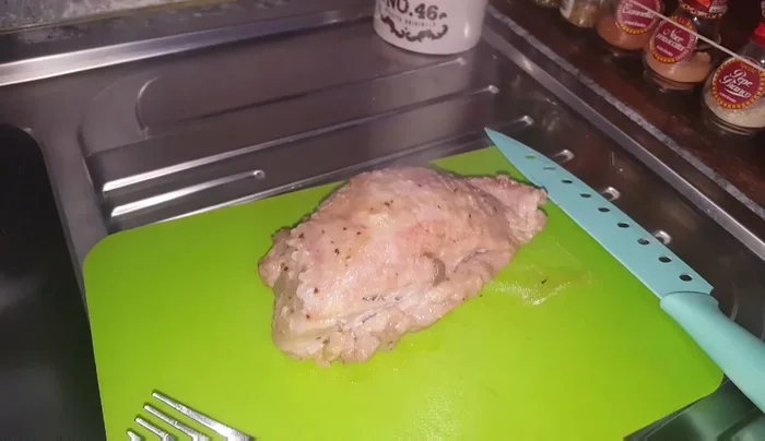 Spezzettare l'arrosto e farlo freddare.