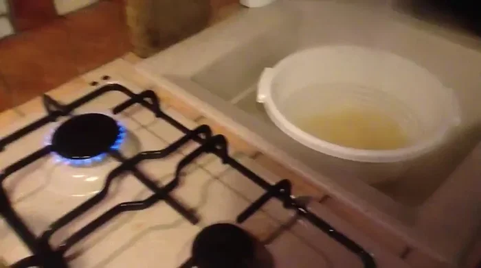 Se necessario, aggiungere un po' di acqua di cottura per mantecare la pasta.