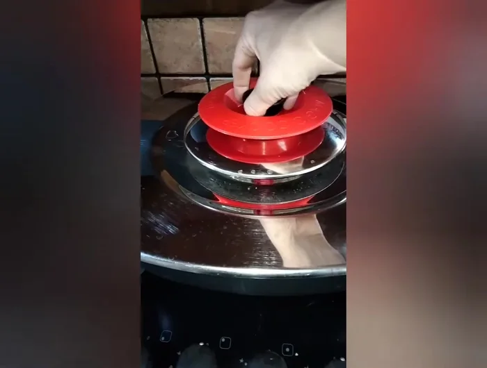 Abbassare la fiamma e cuocere per altri 25 minuti.