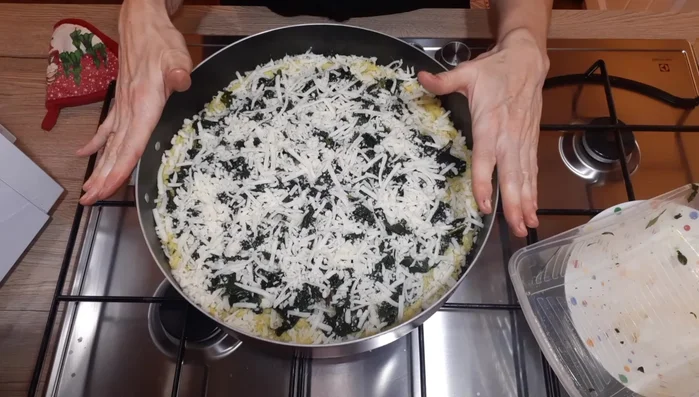 Infornare a 200 gradi finché il formaggio non sarà sciolto e gratinato. (749.259)