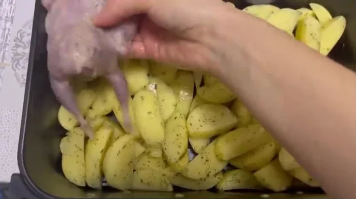 Aggiungere le quaglie nel cestello.