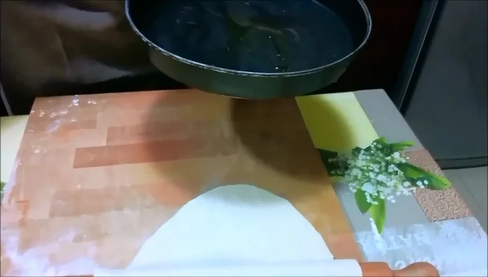 Ungere leggermente una teglia con olio d'oliva.