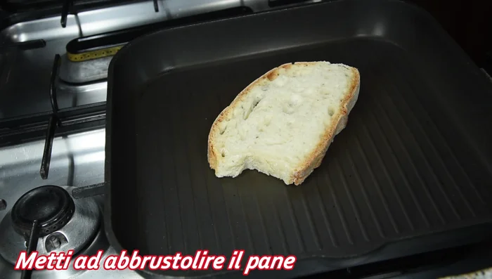 Abbrustolire il pane.