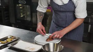 Ricetta Piccione al Forno con Patate e Cipolle: un piatto toscano
