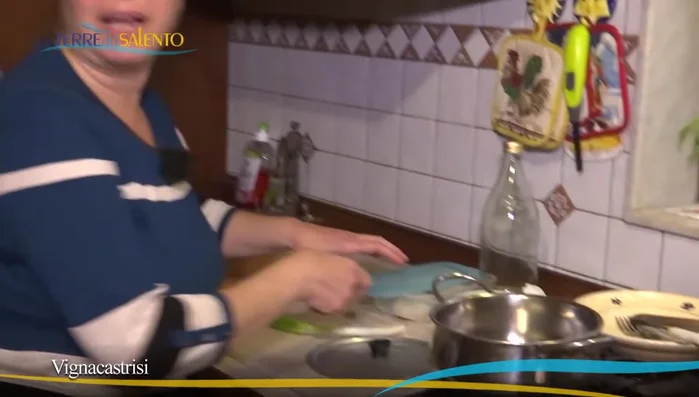 Ammollo del baccalà: Il baccalà deve essere messo in ammollo per alcuni giorni ( [122.34] ), per togliere il sale. ([133.8])