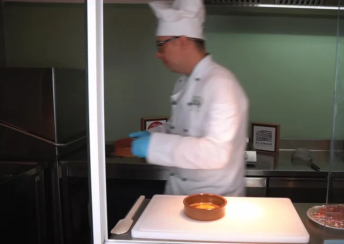 In un padellino, aggiungere il tartufo nero.