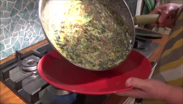 Una volta cotta, lasciare raffreddare la frittata (159.91).