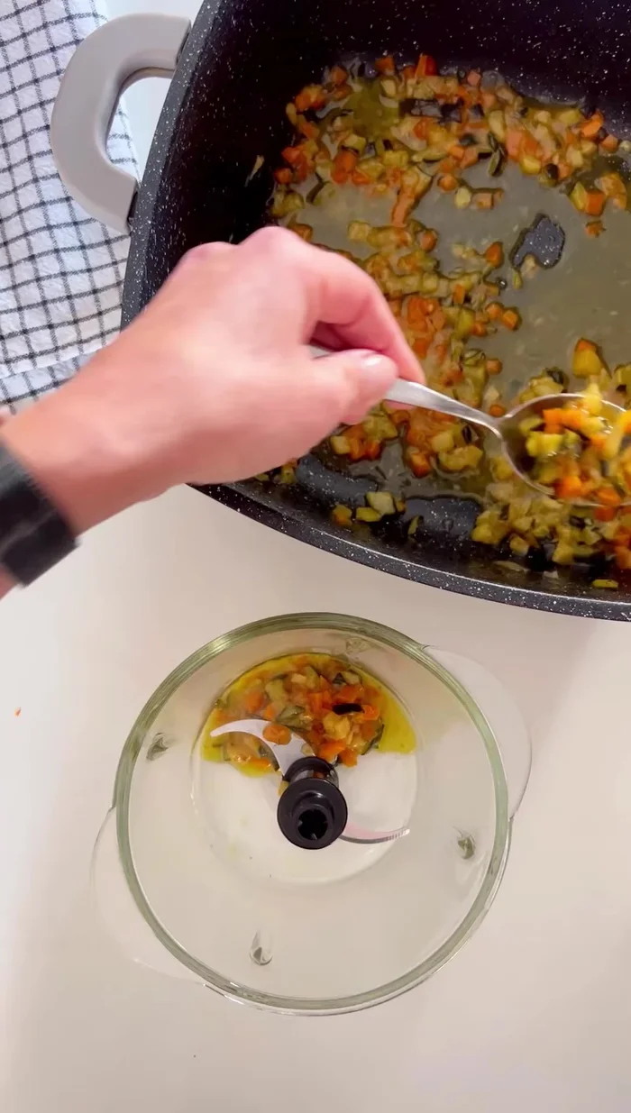 Togliere la carne dal tegame.