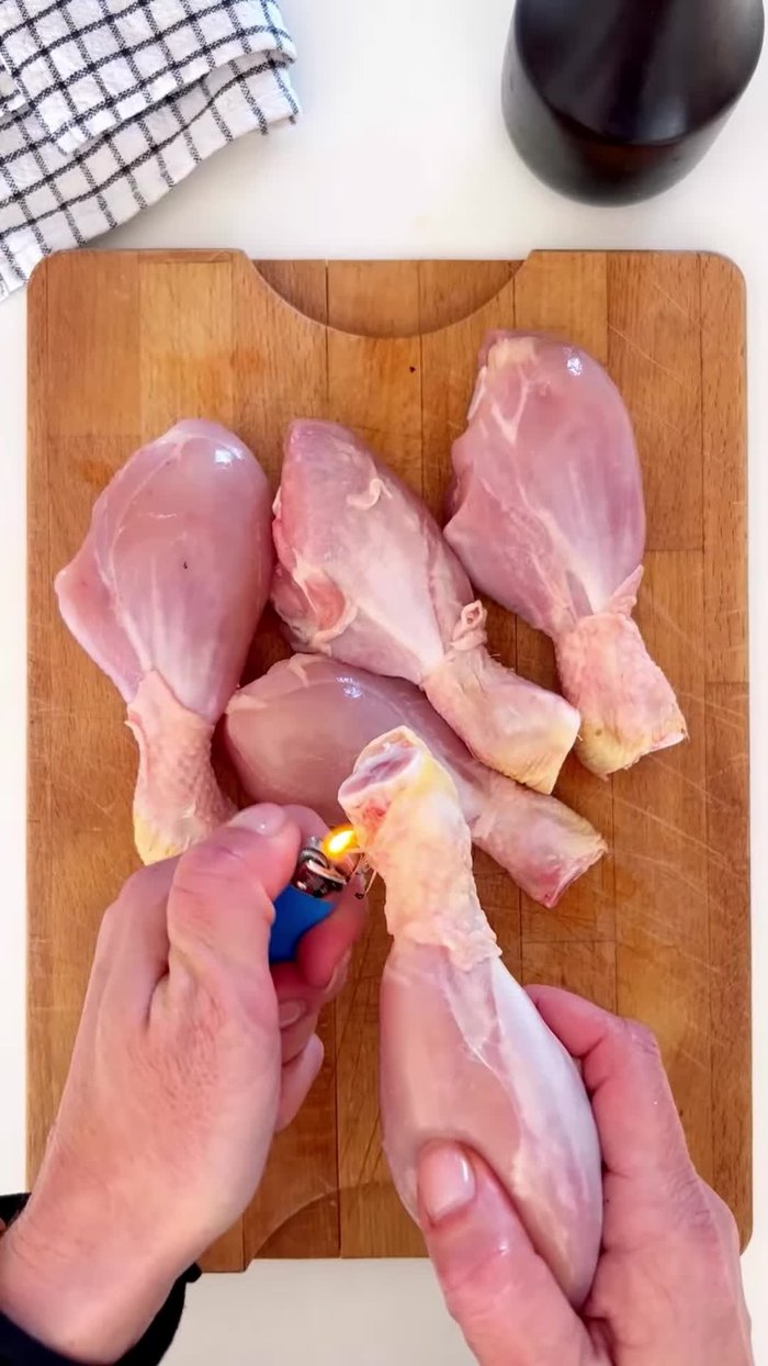 Praticare delle incisioni verticali sulla carne per una migliore cottura e insaporimento.