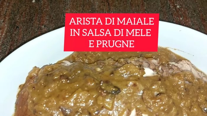 Pulite l'arista di maiale, eliminando eventuali parti di grasso o carne irregolari con un coltello per ottenere una forma più regolare.
