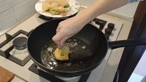 Involtini di Pollo Croccanti al Pesto di Rucola: Ricetta Salva-Cena!