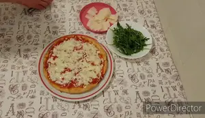 Pizza fatta in casa: Ricetta facile e veloce