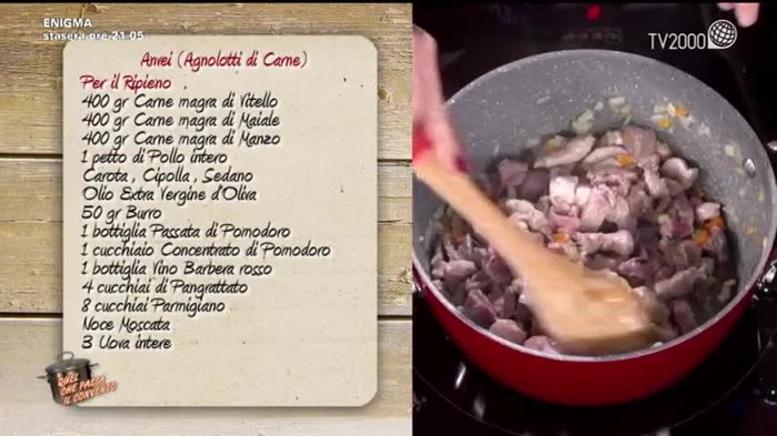 Sfumate con mezzo bicchiere di vino e lasciate evaporare a fuoco basso.