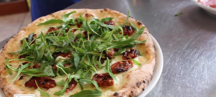 Aggiungere il prosciutto crudo di Parma.