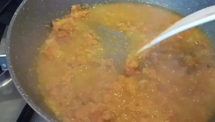 Lasciare cuocere a fuoco vivace per un paio di minuti.